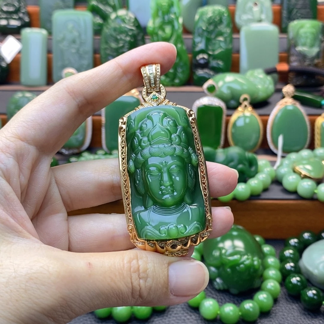 颈饰18K金镶嵌和田玉（碧玉）法相
