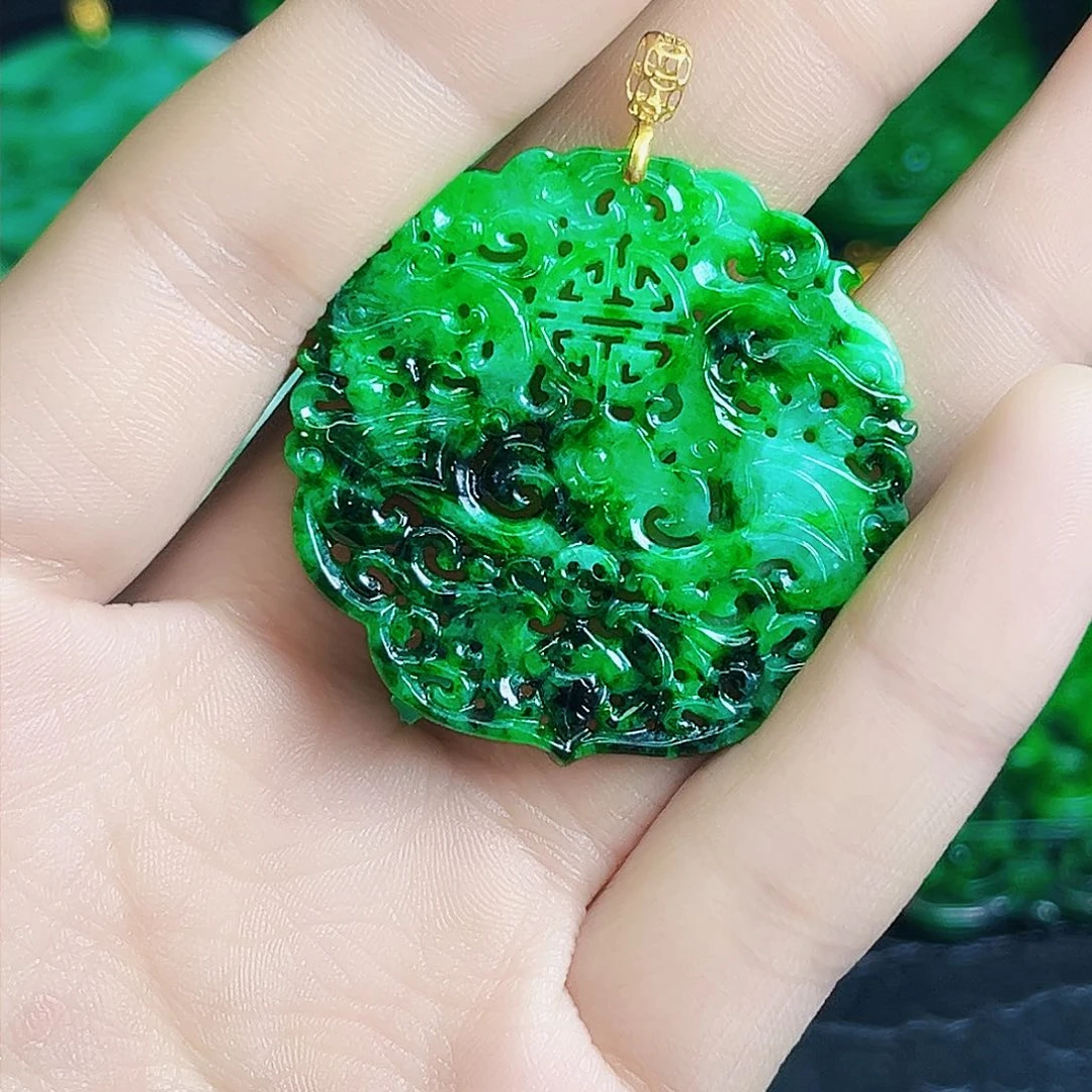 颈饰18K金镶嵌翡翠多样性