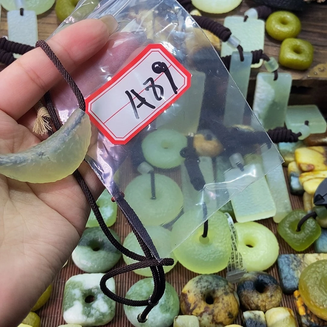 蛇纹石玉未镶嵌挂件永**弃