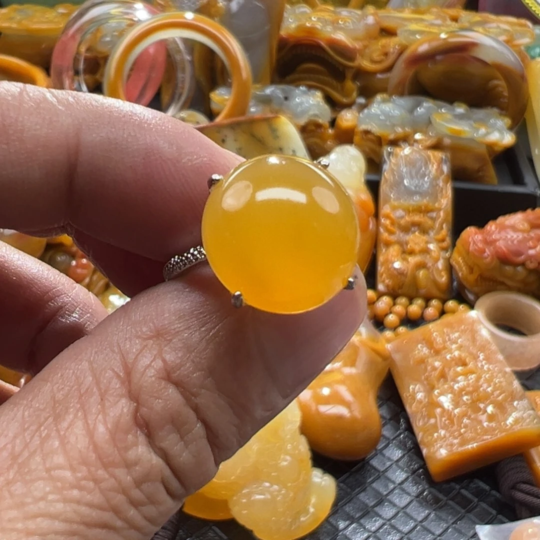 颈饰未镶嵌石英质玉