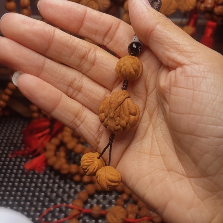 美***师木质类龙纹桃枭挂件