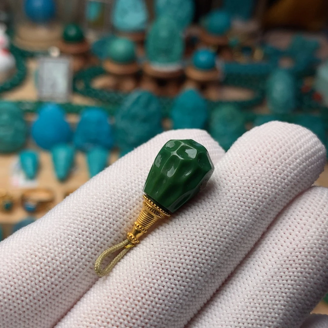 18K金镶嵌绿松石珠宝奇石10.5m m