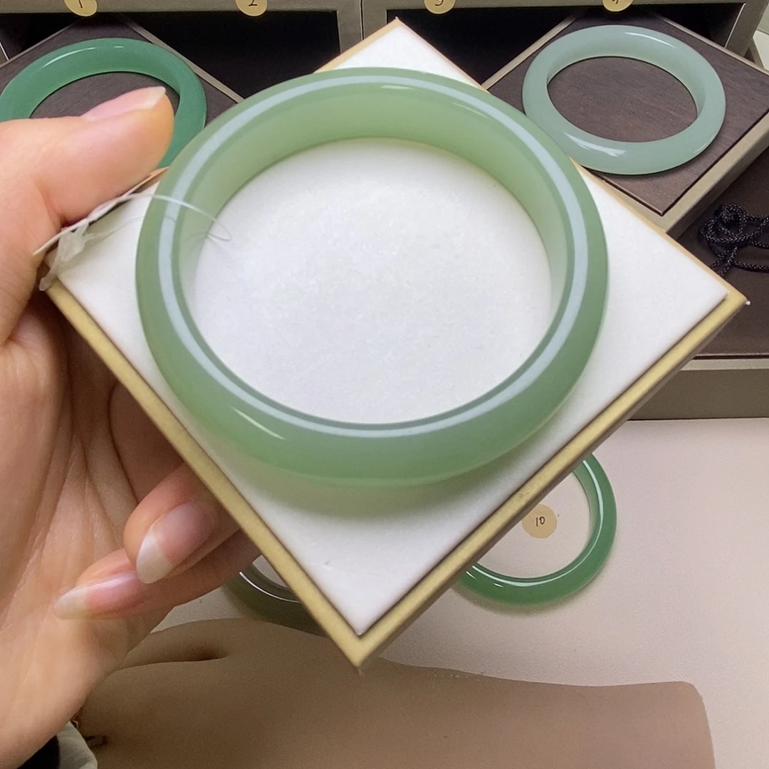 东陵石未镶嵌手镯