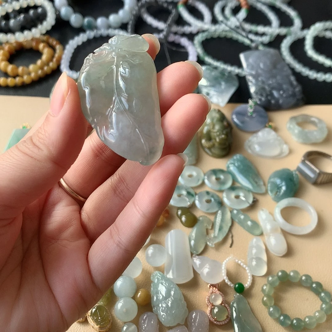 翡翠未镶嵌颈饰叶子