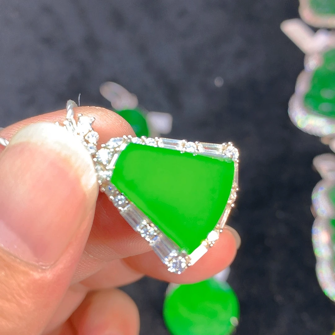 颈饰银S925镶嵌翡翠