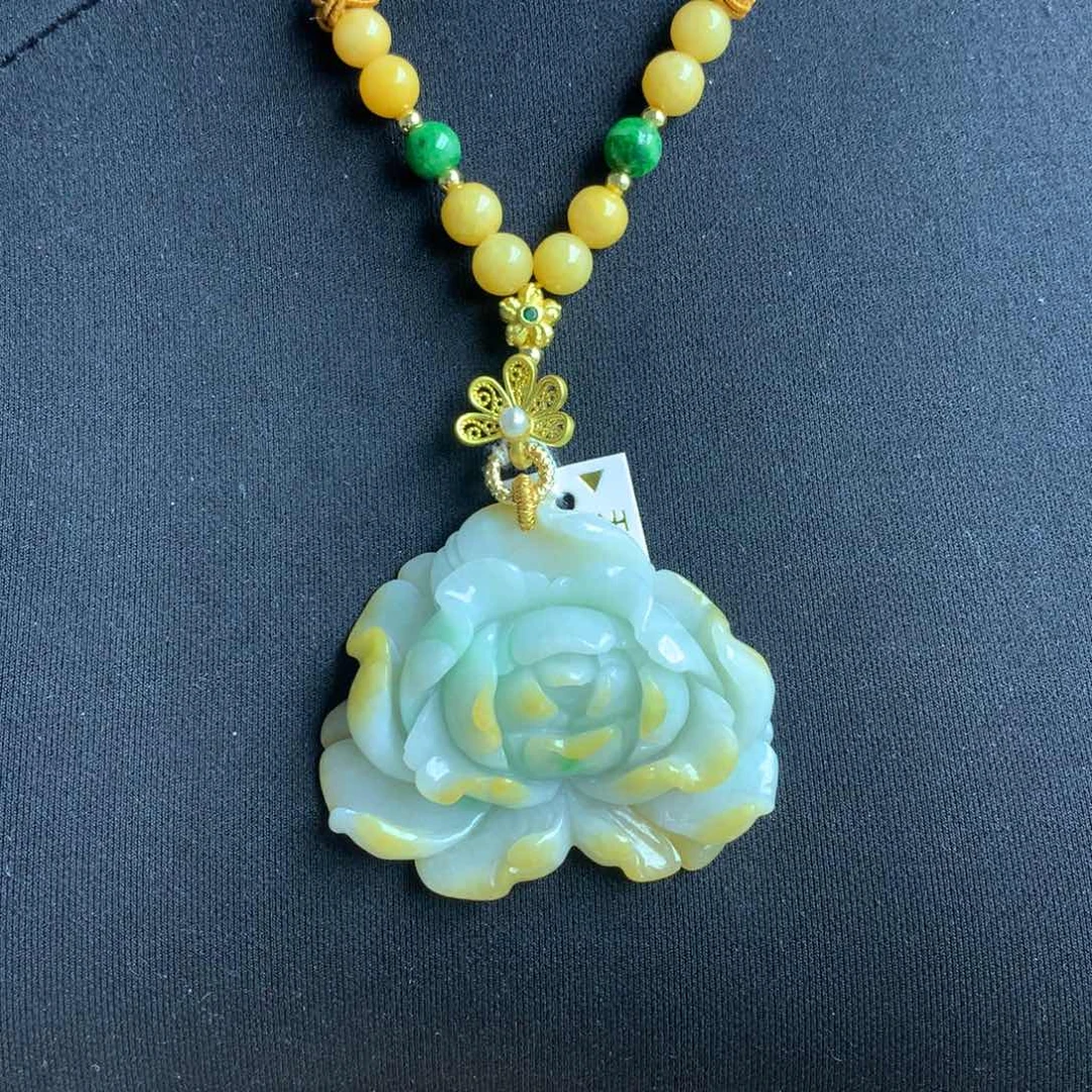 翡翠颈饰未镶嵌翡翠