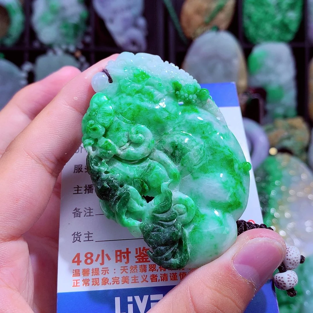 颈饰未镶嵌翡翠天然
