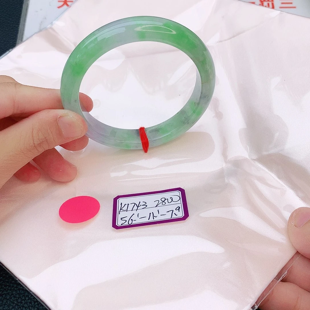 翡翠手镯未镶嵌我