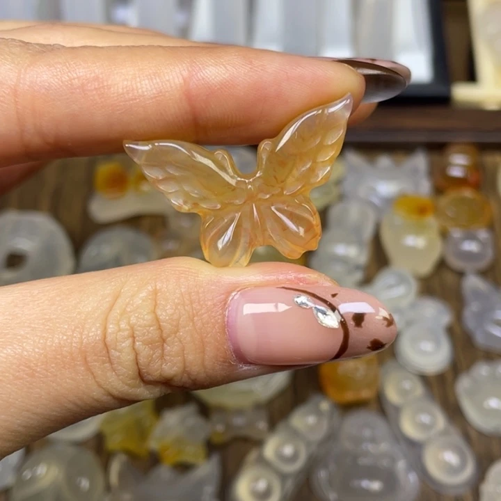 玛瑙/玉髓未镶嵌颈饰蝴蝶