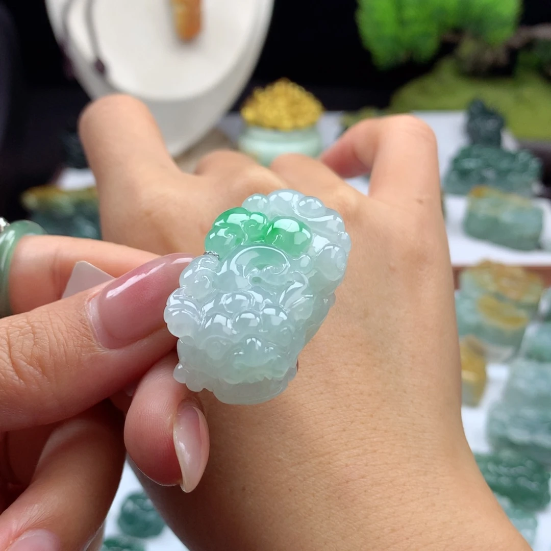 翡翠未镶嵌颈饰A9 冰阳绿翡翠貔貅