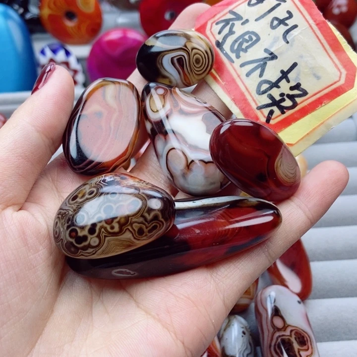 用***哥未镶嵌玛瑙/玉髓珠宝奇石