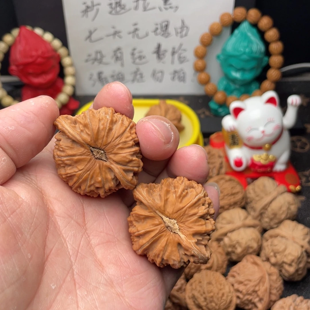 核桃把件?*斌40无修白狮子