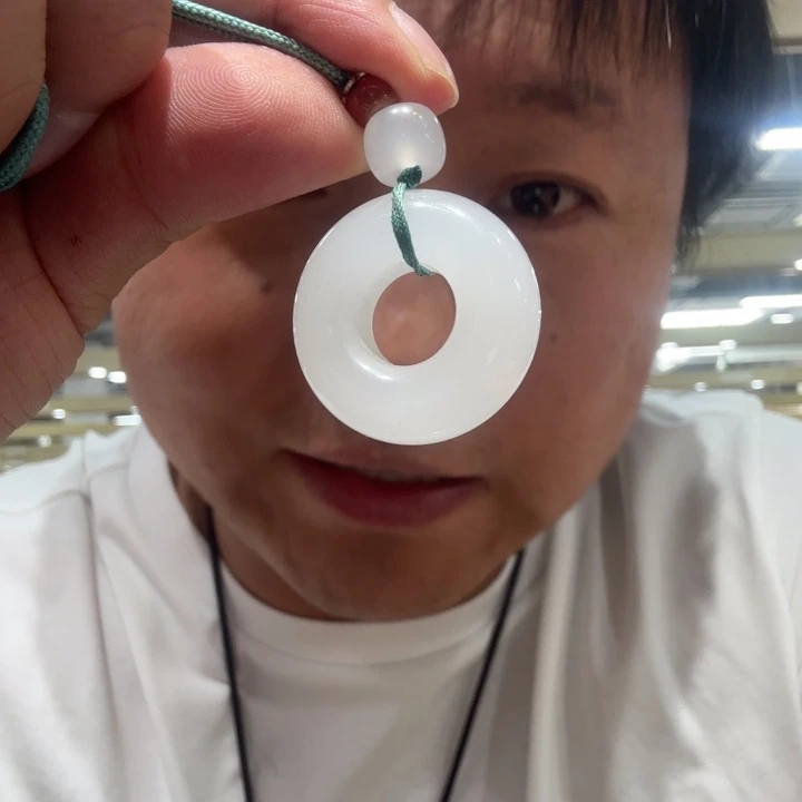 石英质玉未镶嵌颈饰