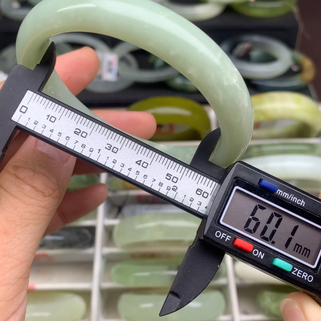 蛇纹石玉未镶嵌手镯485
