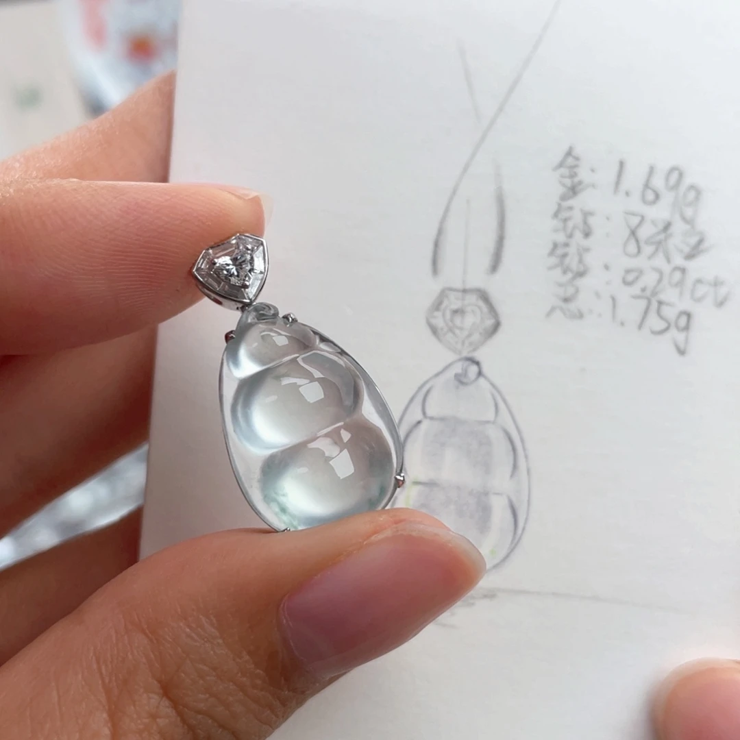 一***西翡翠18K金镶嵌颈饰