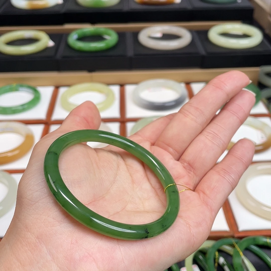 和田玉未镶嵌手镯-冰阳绿