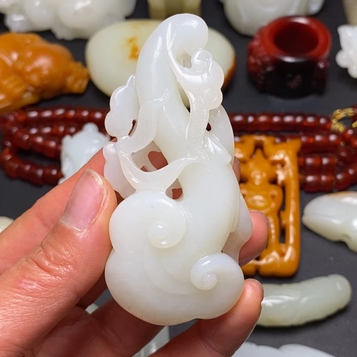 和田玉未镶嵌把件