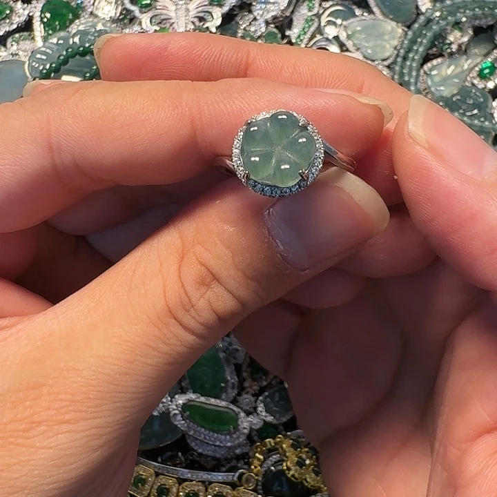 翡翠未镶嵌颈饰天然A货翡翠放漏