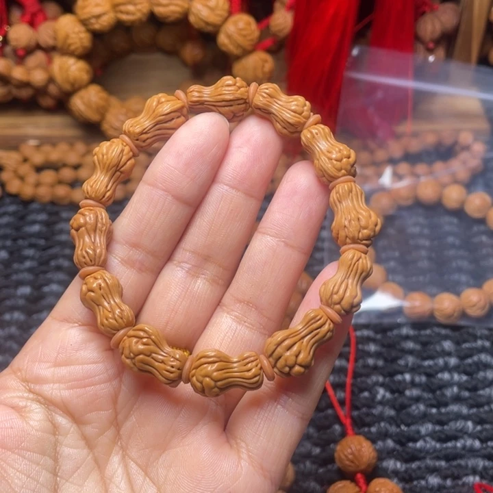 木质类龙纹桃枭挂件