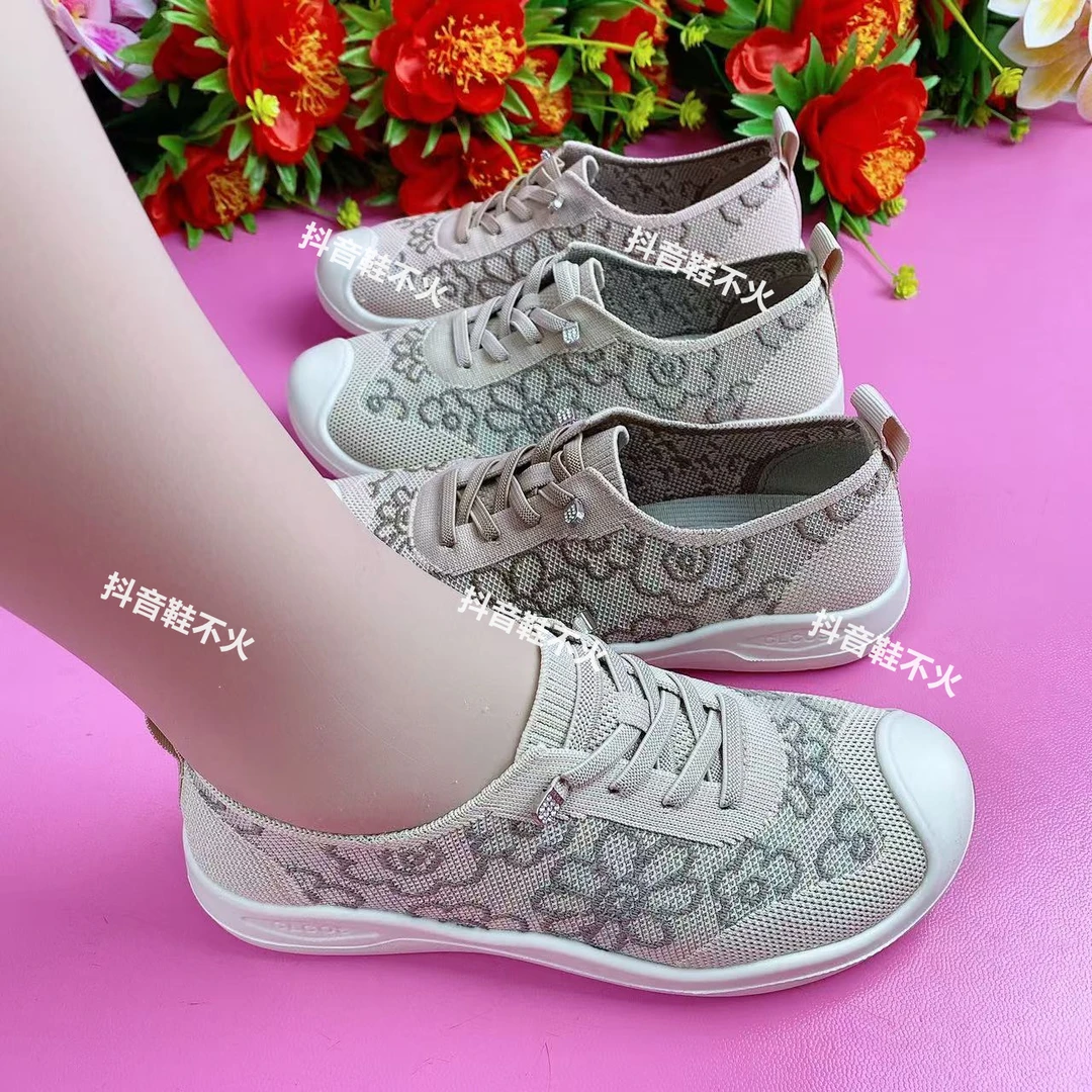 2025老北京透气软底绣花女单鞋舒适一脚蹬懒人鞋防滑健步妈妈布鞋