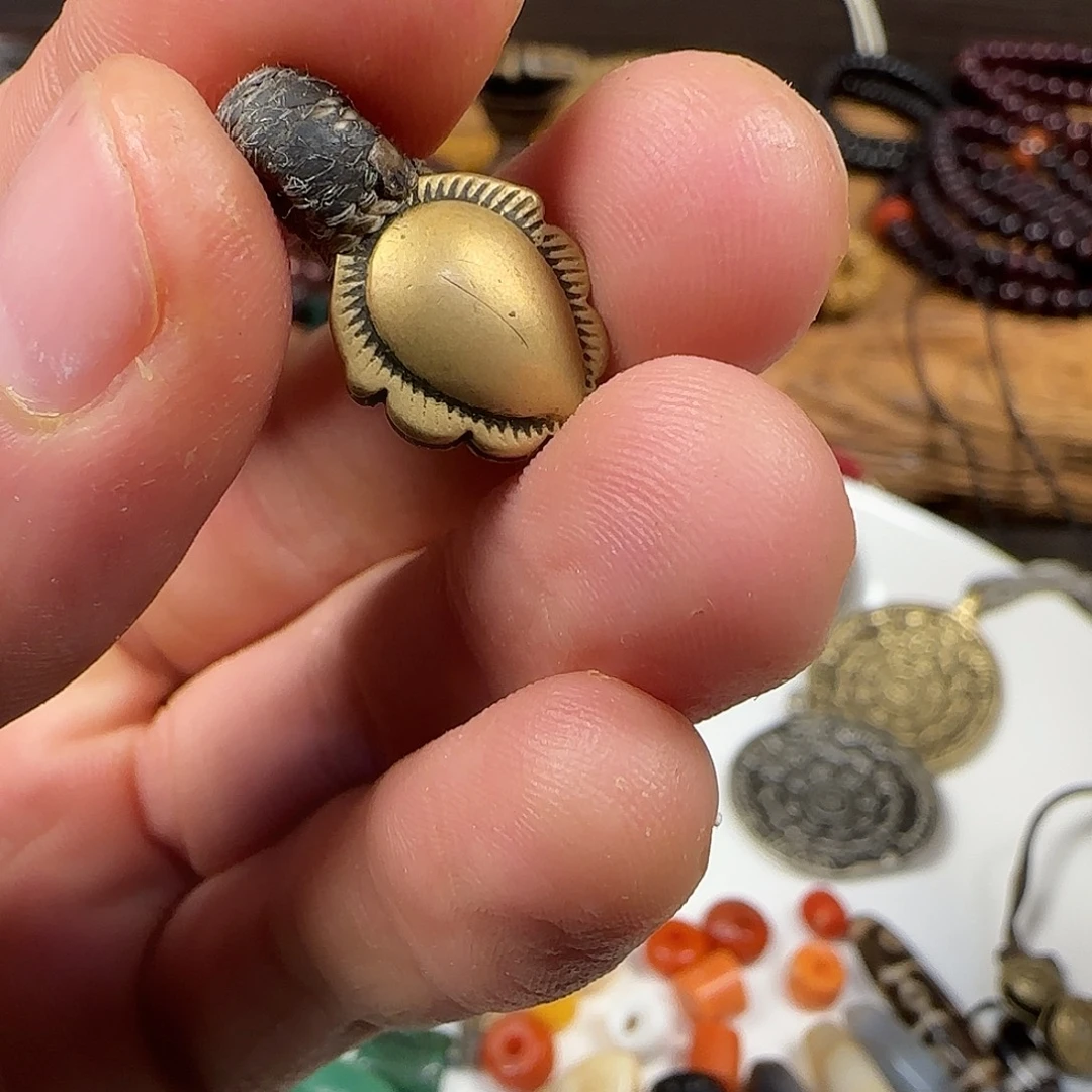 藏传老黄利马铜卡子