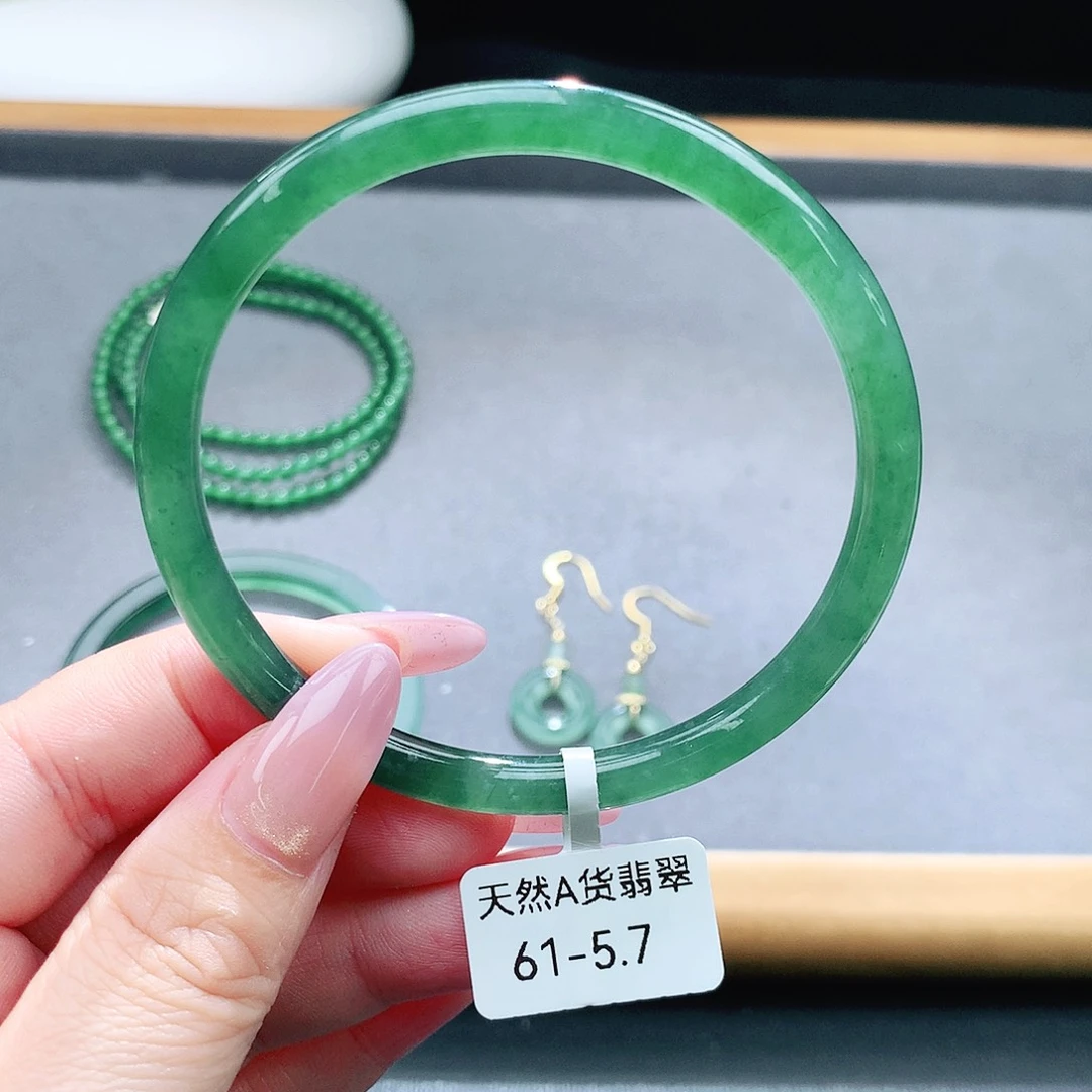 未镶嵌手镯（圆镯）翡翠