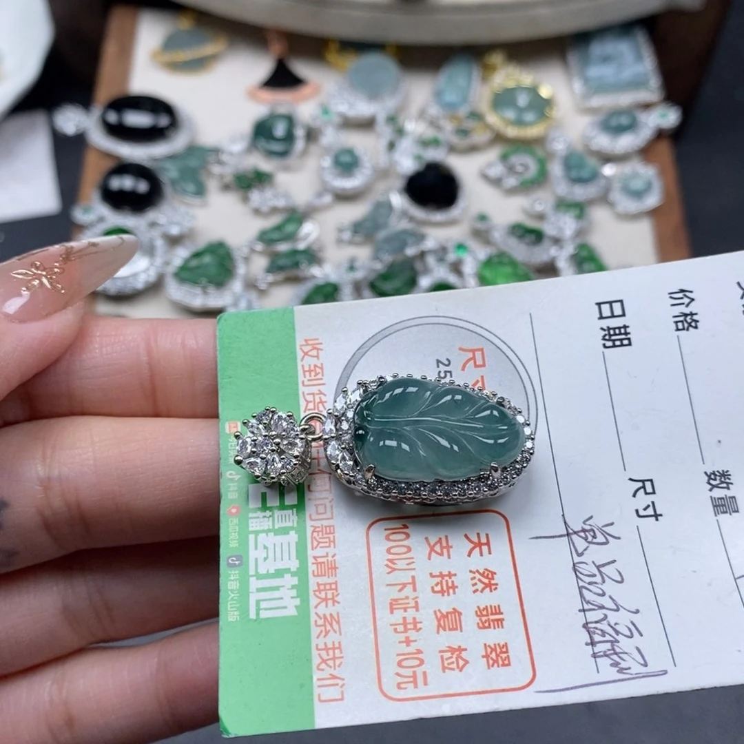 翡翠颈饰未镶嵌翡翠