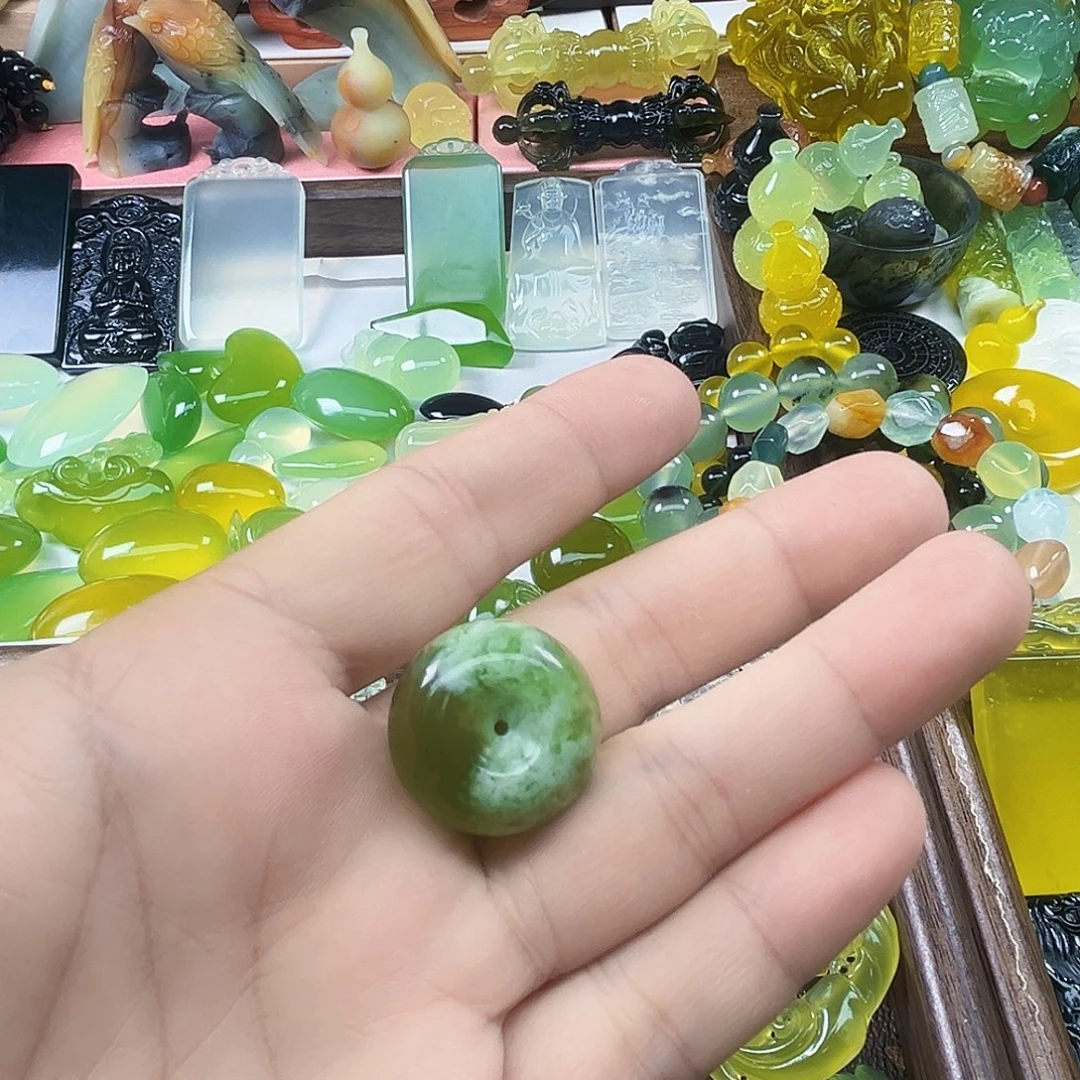 老***颜蛇纹石玉未镶嵌颈饰