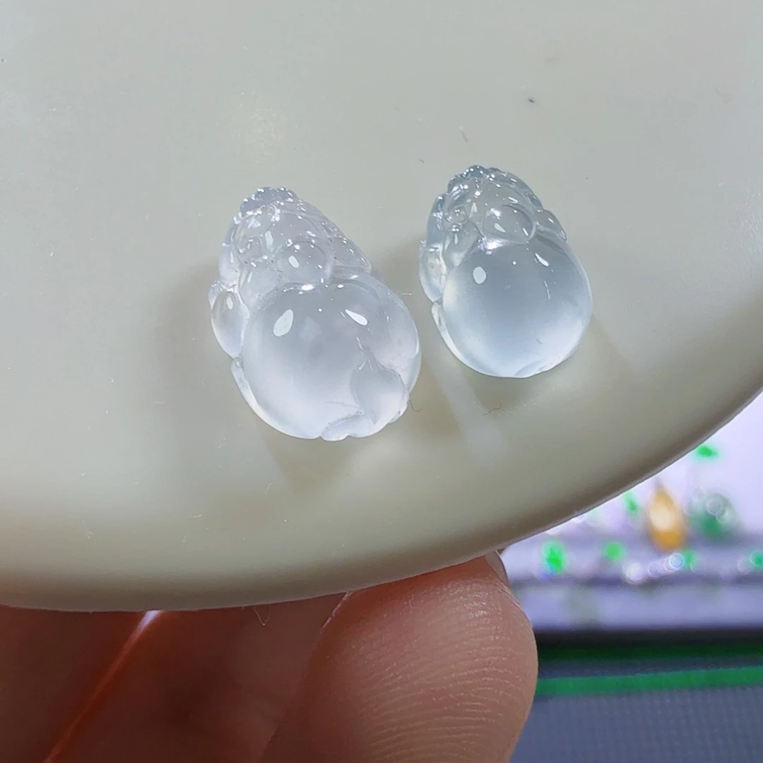 翡翠未镶嵌颈饰二选一