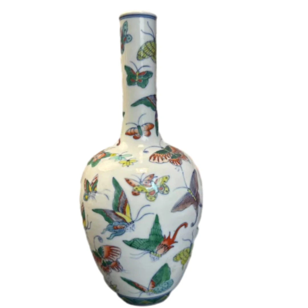 清康熙斗彩蝴蝶纹饰赏瓶