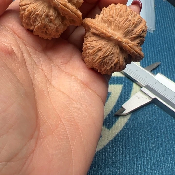 桃核吊坠文玩雪麒麟38