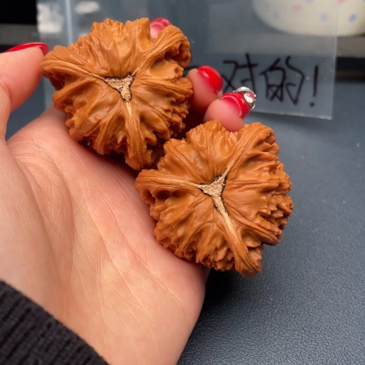 风***者文玩核桃吊坠白狮子