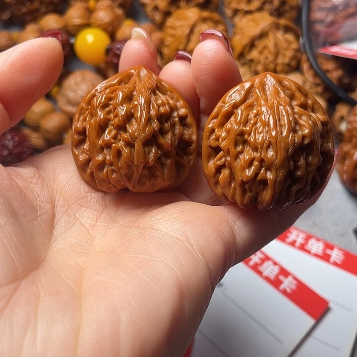 文玩核桃吊坠玉龙