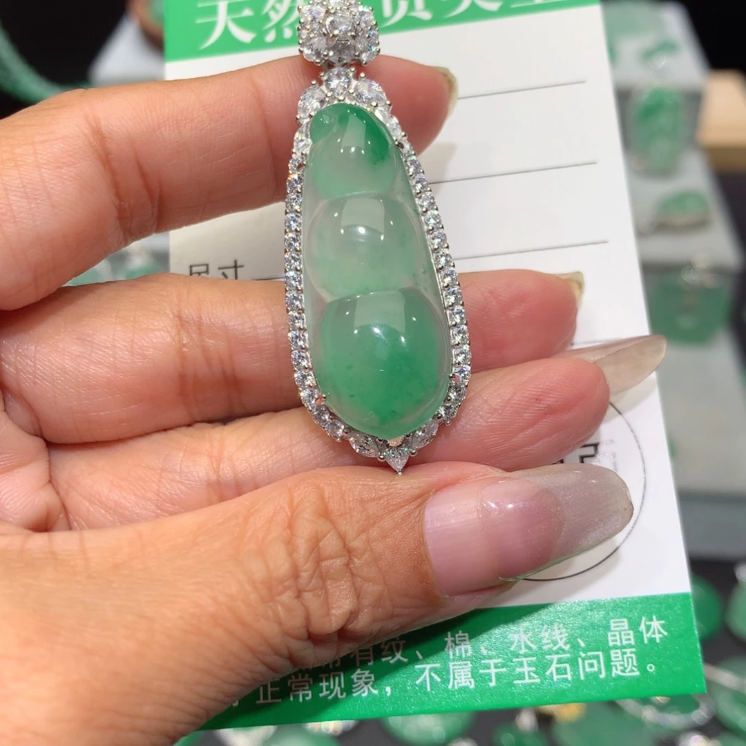 颈饰银S925镶嵌石英质玉（非洲翠）