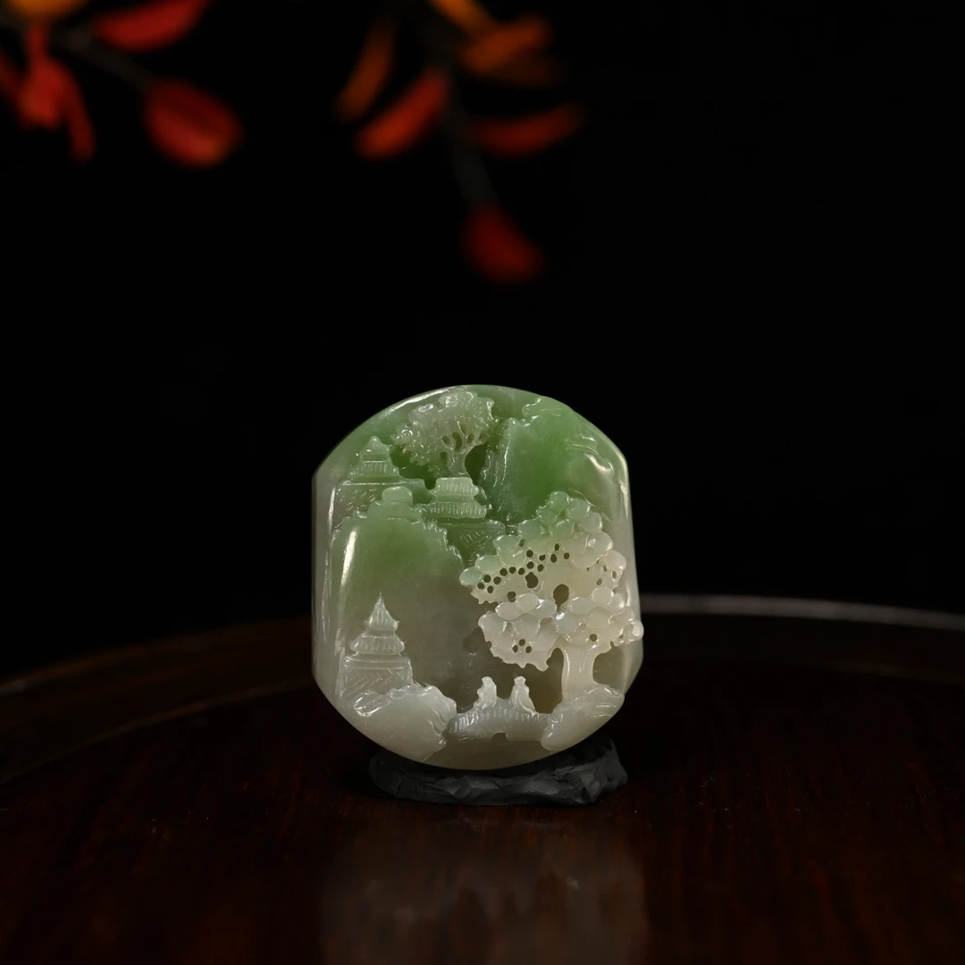 lot8832 25YU109825和田玉翠青山水挂牌/匡时