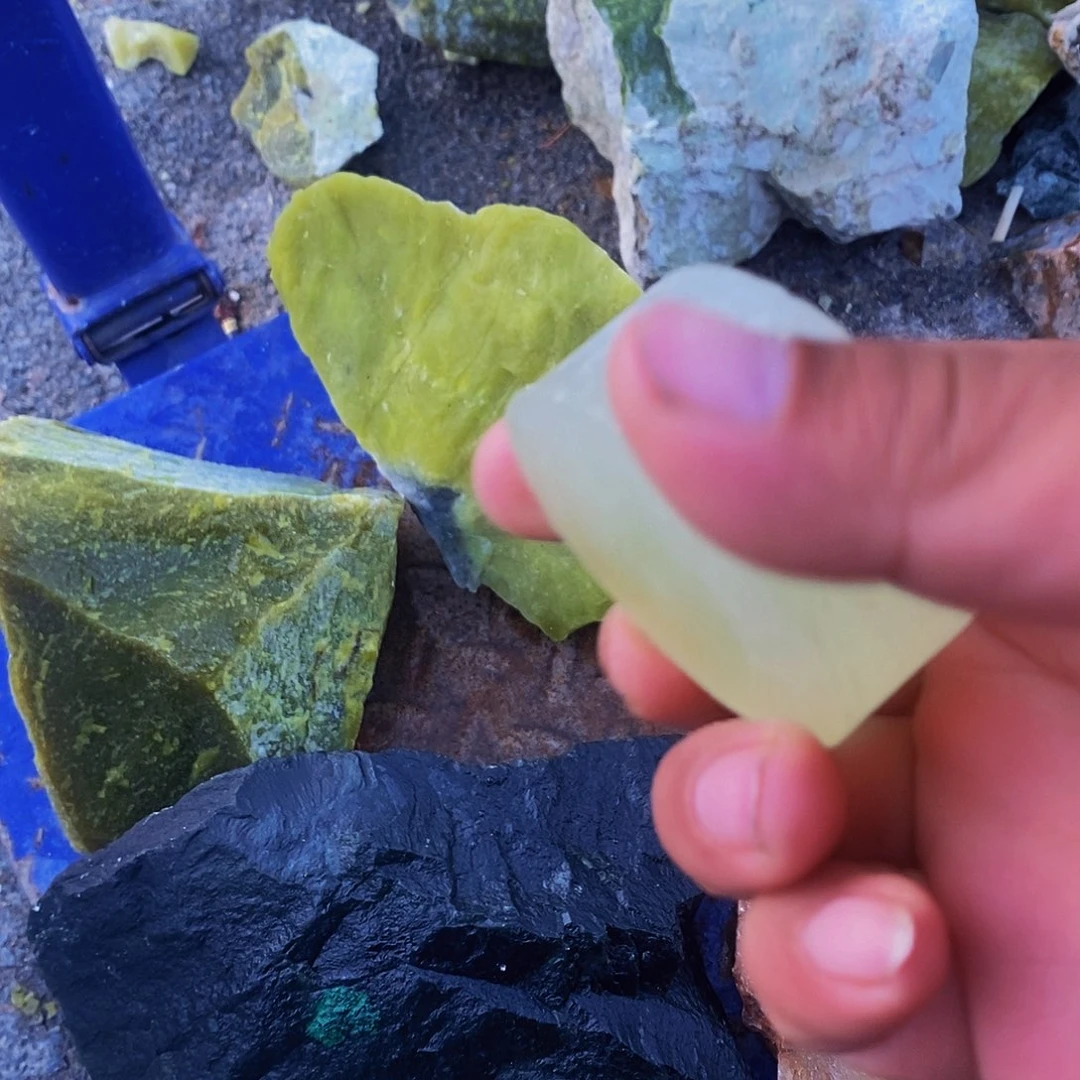 老***Q岫玉未镶嵌岫玉原石奇石摆件