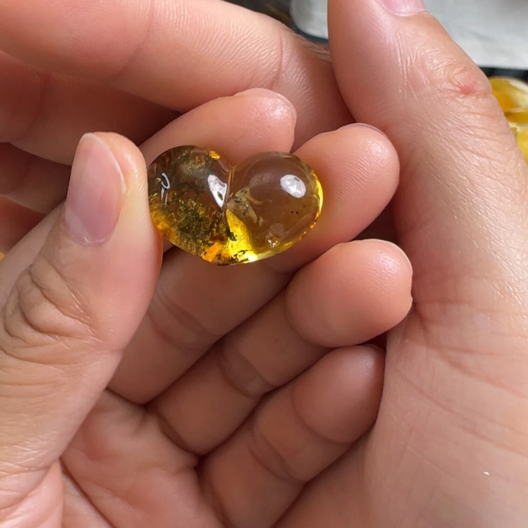 琥珀未镶嵌裸石琥珀