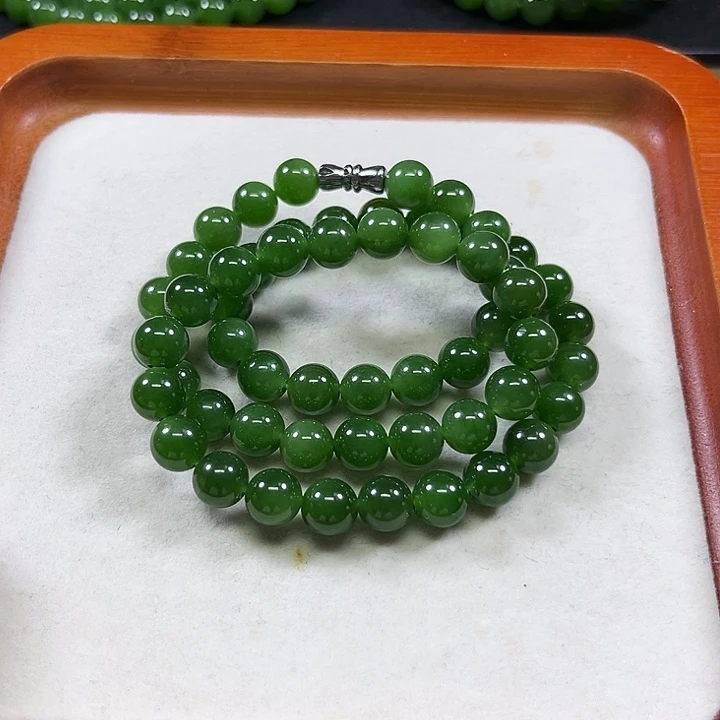 颈饰未镶嵌和田玉（碧玉）