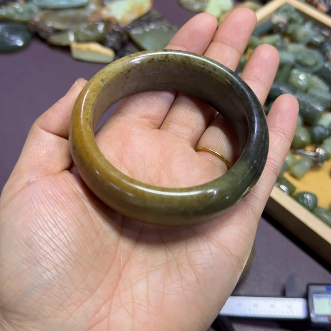 是***依岫岩河磨玉（透闪石质玉）未镶嵌颈饰