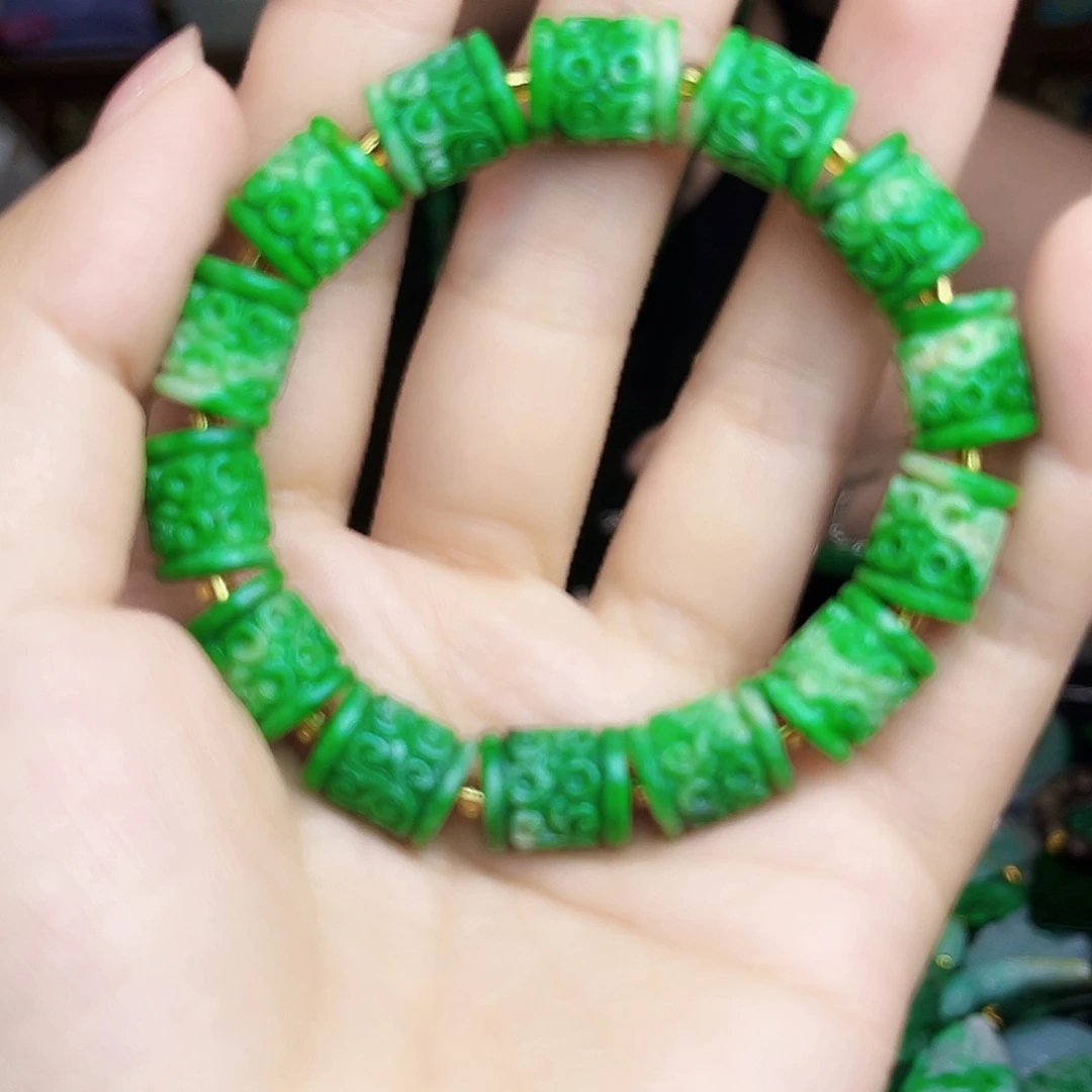 翡翠未镶嵌颈饰多样性