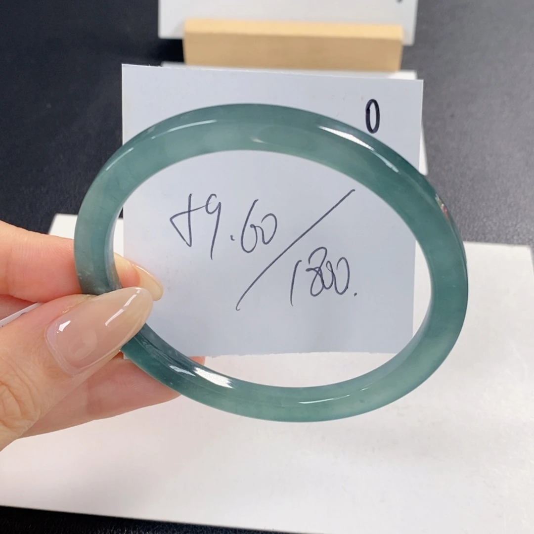 翡翠手镯未镶嵌天然翡翠