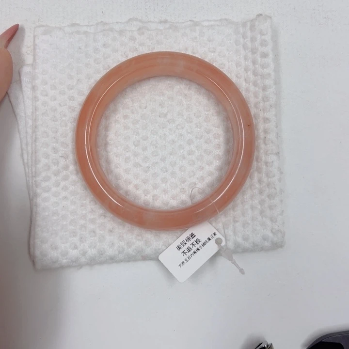 老***途石英质玉未镶嵌手镯