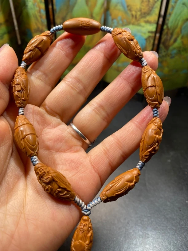 橄榄核八仙过海，尺寸1.0×2.4王筛俊本工