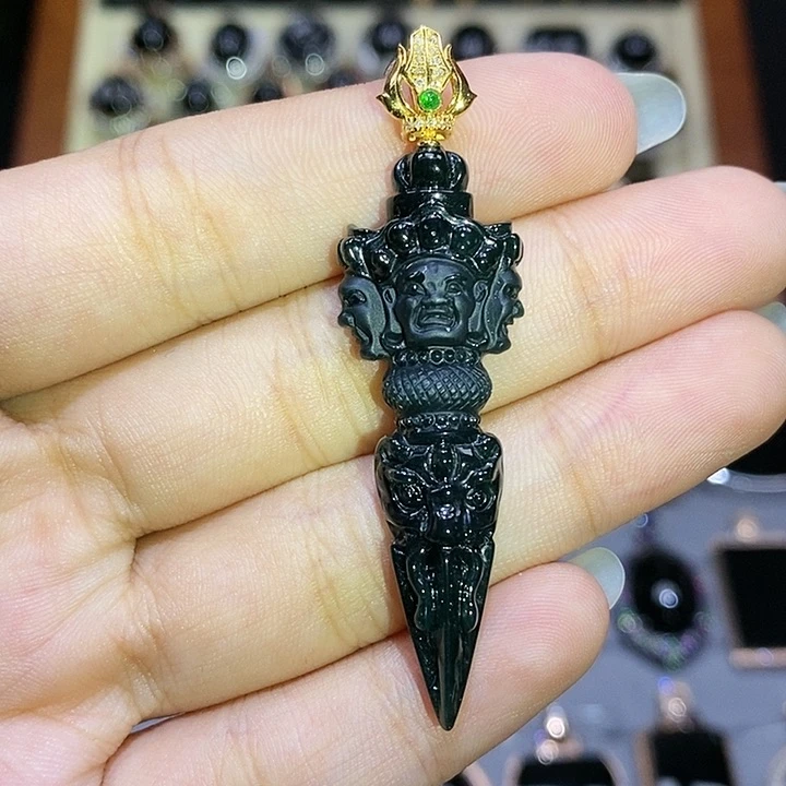颈饰18K金镶嵌翡翠降魔杵