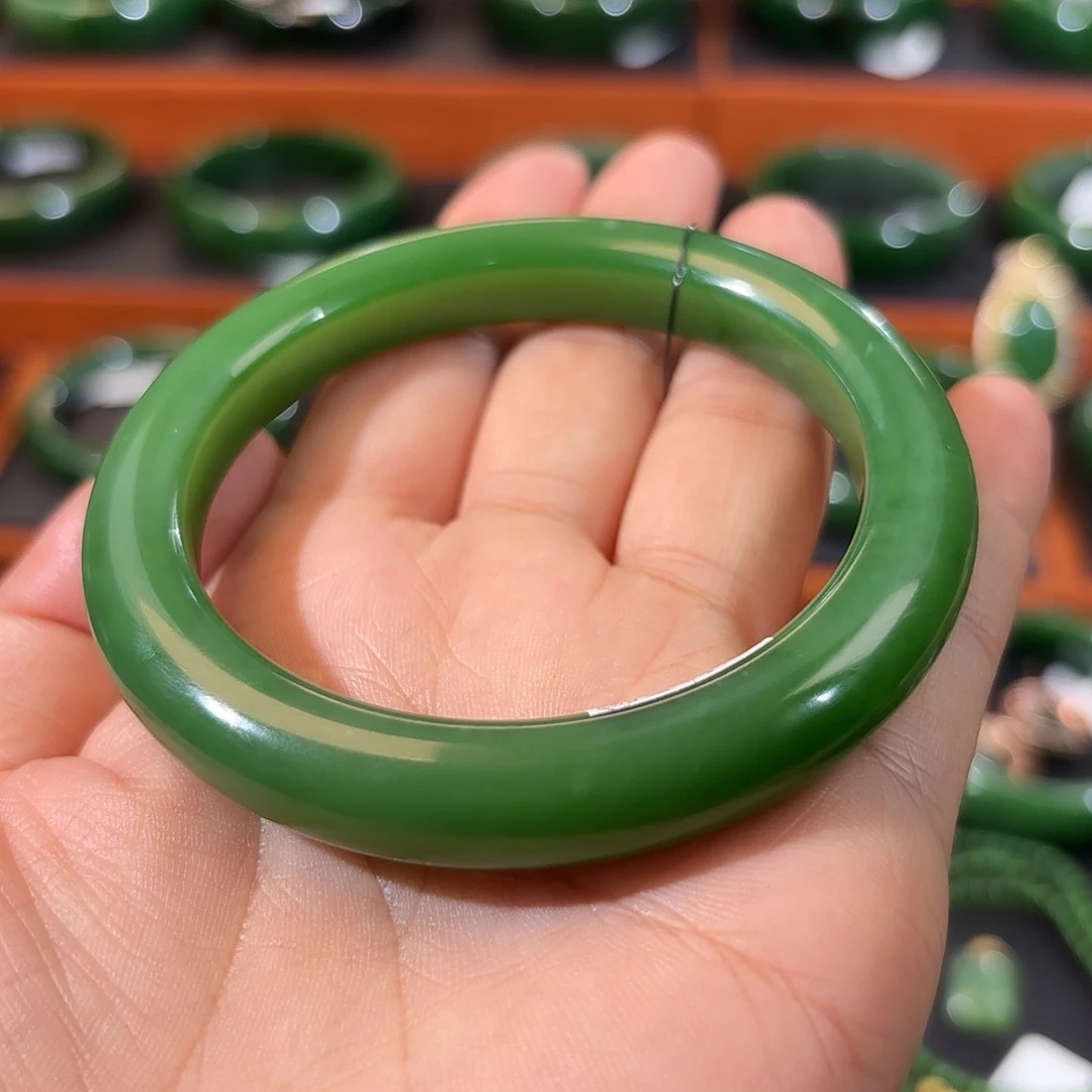 和田玉（碧玉）未镶嵌手镯辣阳绿