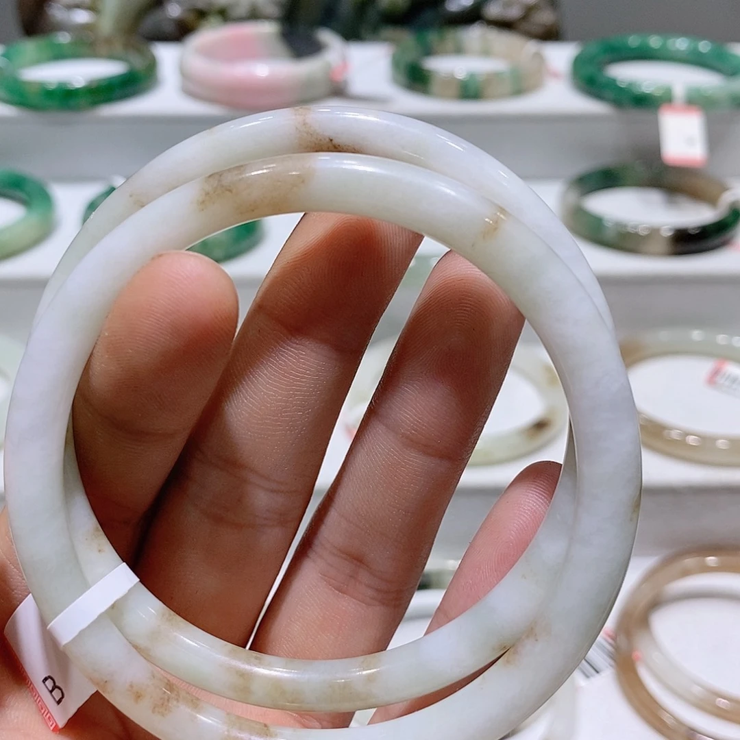 独山玉未镶嵌手镯