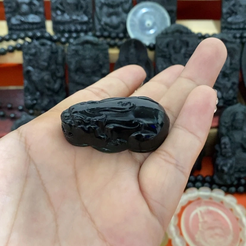 【闪购商品】未镶嵌蛇纹石玉颈饰哎**。