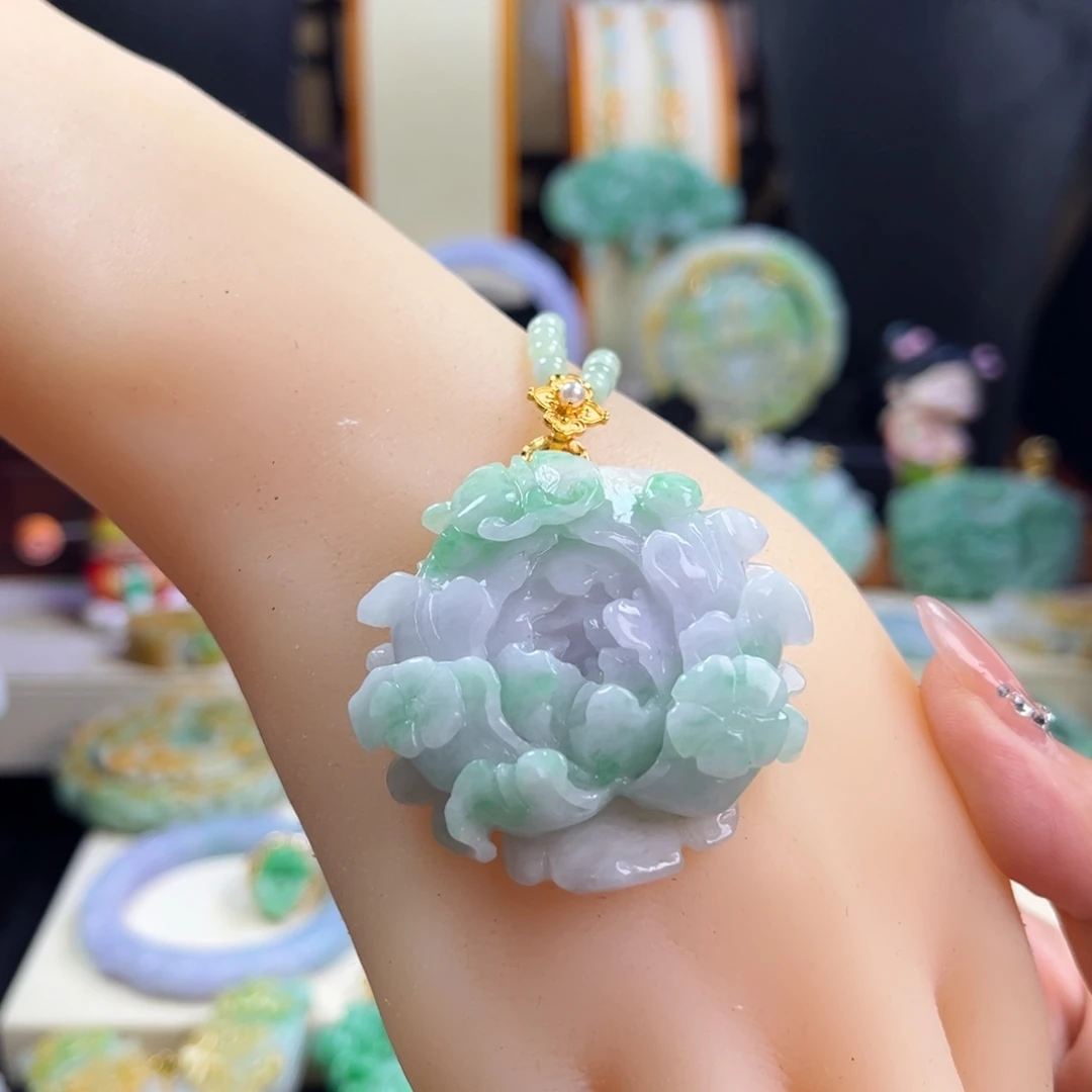 颈饰未镶嵌翡翠牡丹