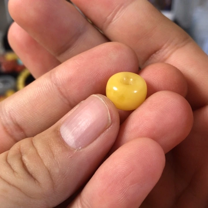 蜜蜡未镶嵌珠宝奇石