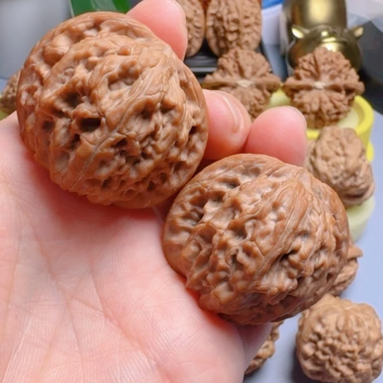 山地磨盘红皮文玩核桃